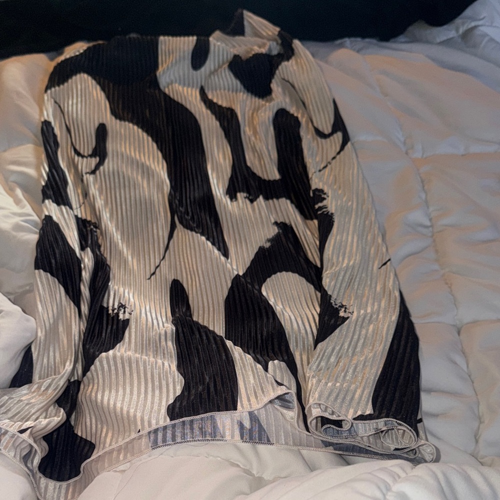 Black and White Abstract Patterned skirt